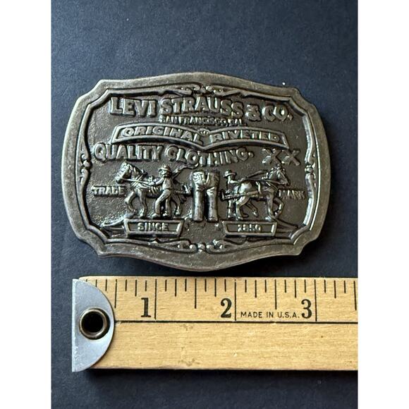 Levi Strauss & Co Vtg Belt Horse Belt Buckle Limited Edition Bronze Tone Casual - Picture 4 of 6